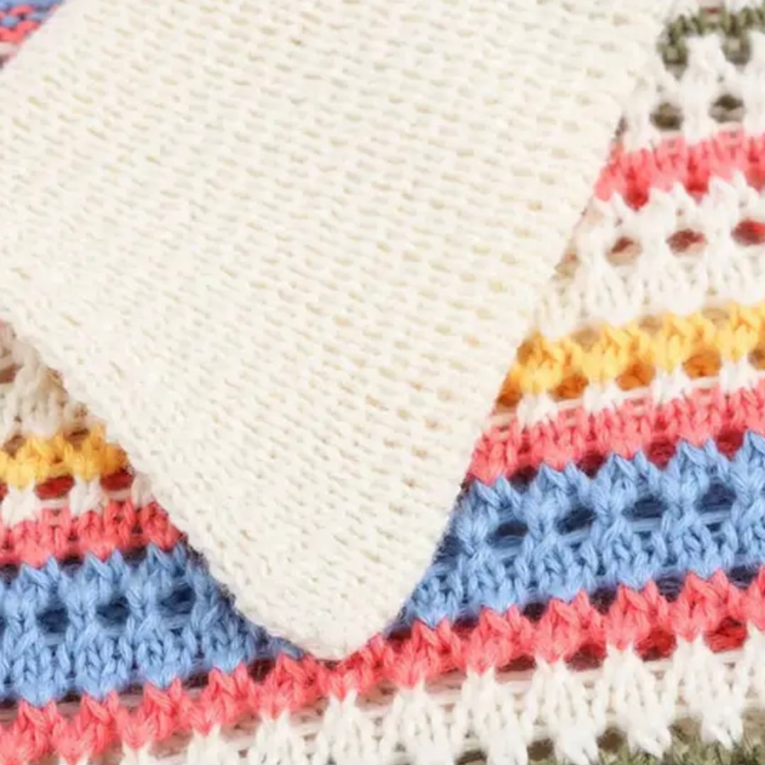 Farbenfroher Strickoberteil